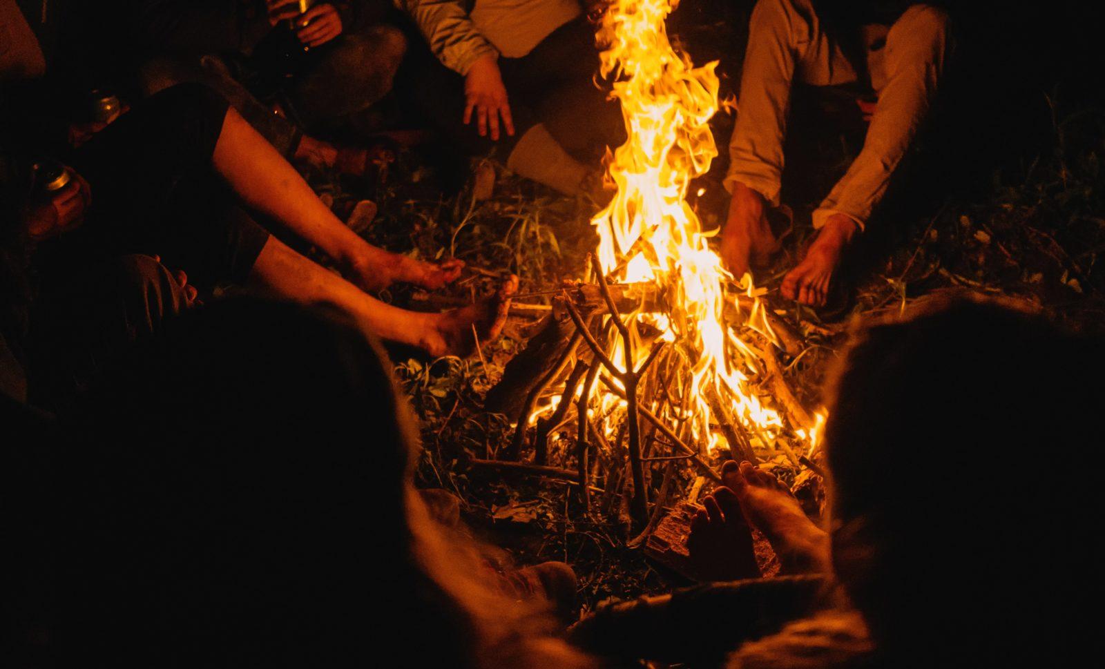 Rituel du feu Marion Rebérat et son tambour sous la yourte